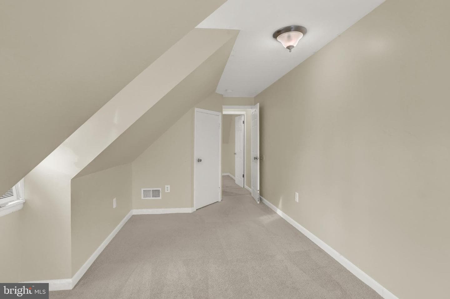 518 Emerald Street photo 23