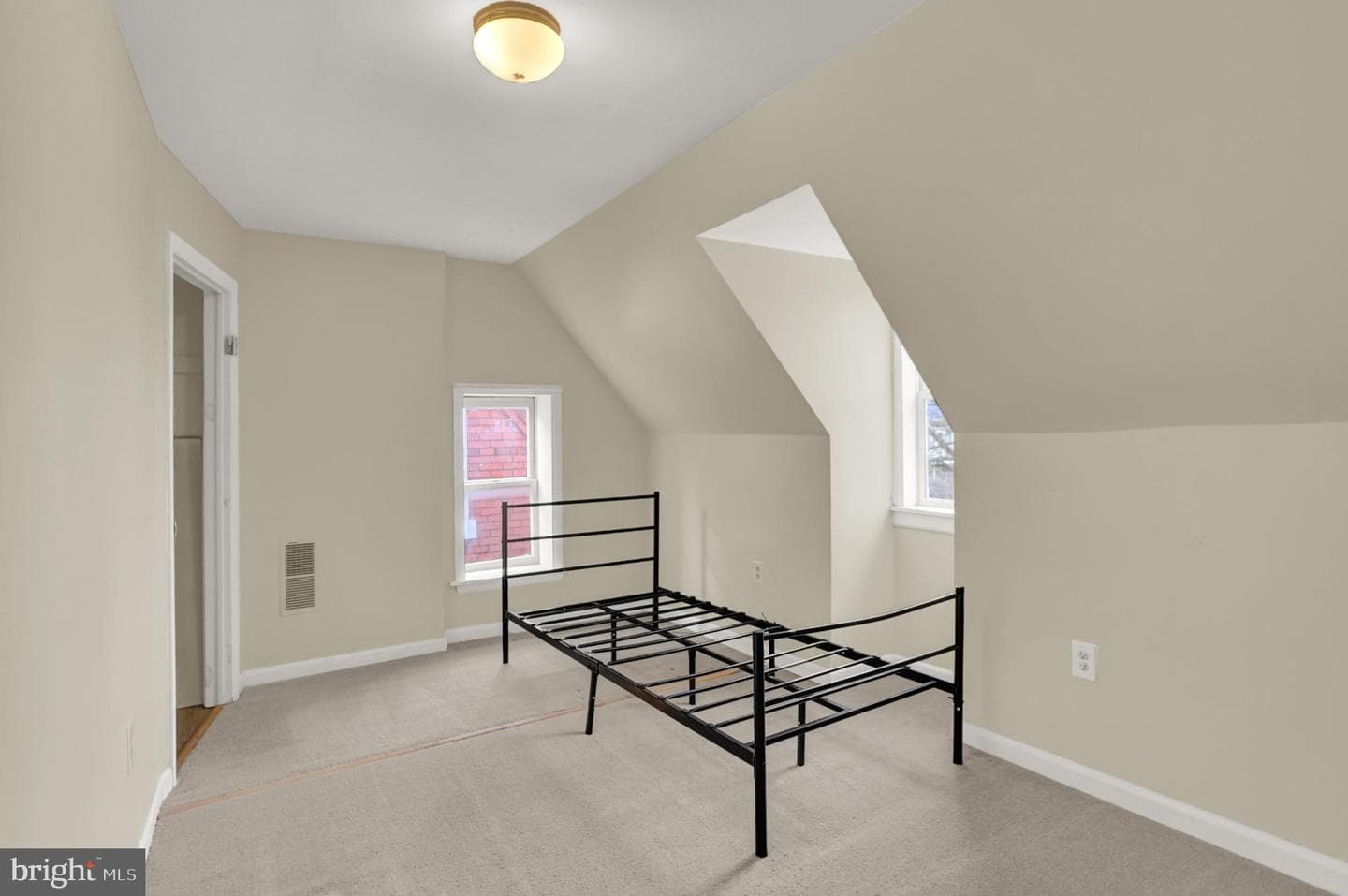 518 Emerald Street photo 7