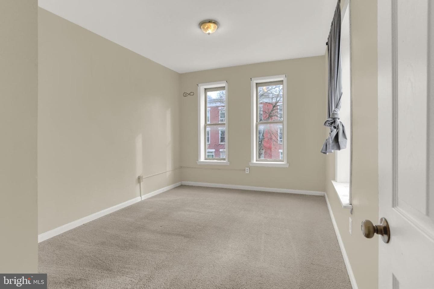 518 Emerald Street photo 9