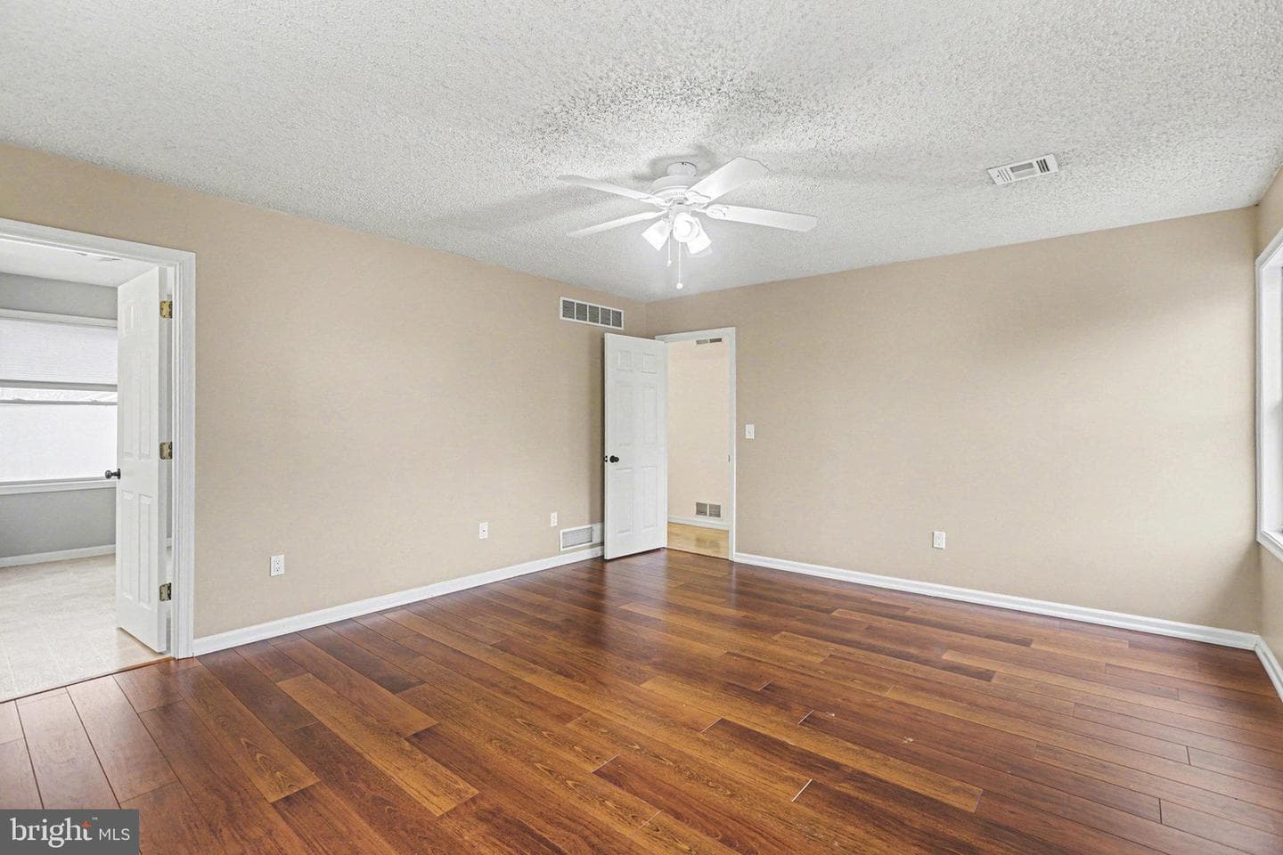 221 N Duke Street photo 15