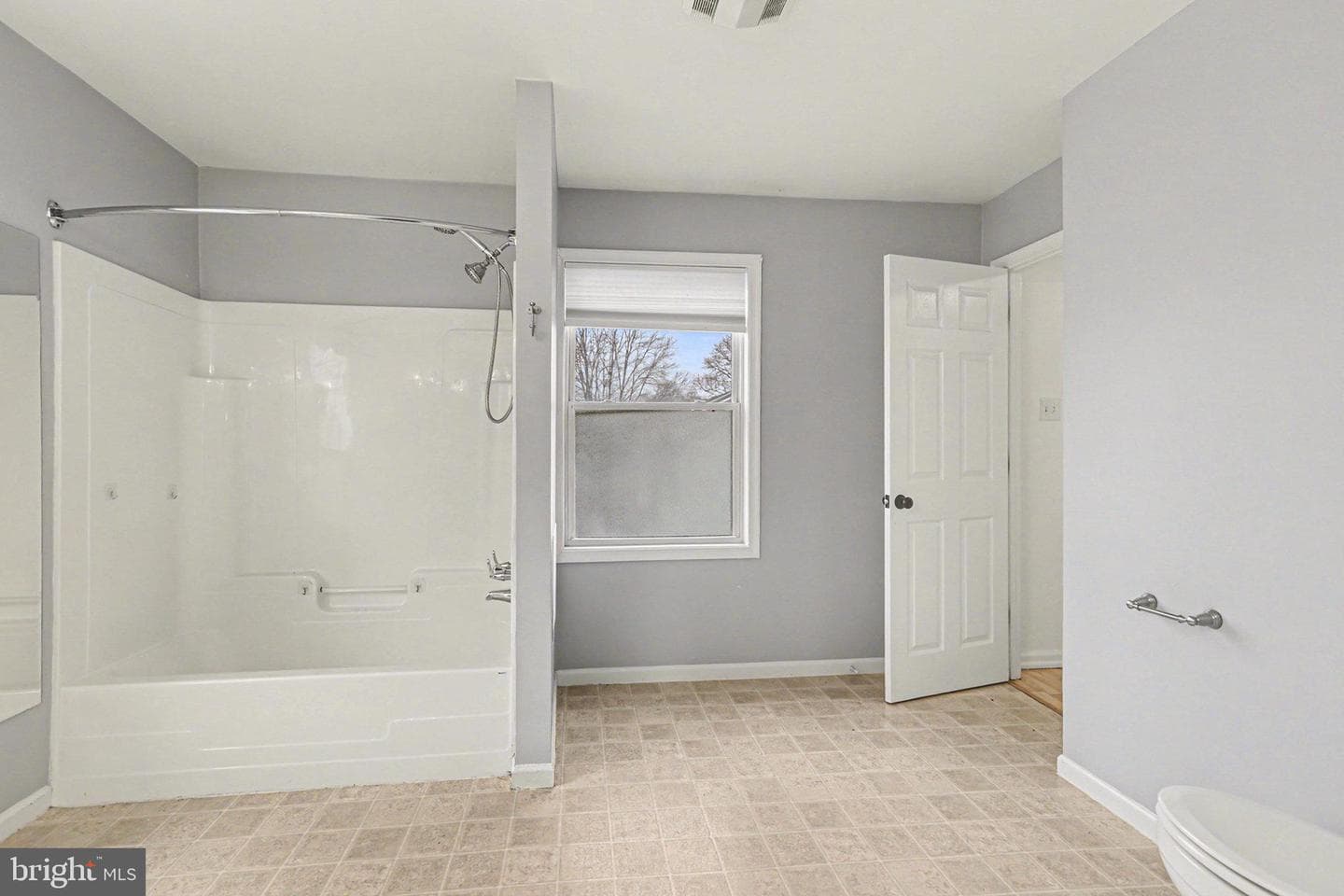 221 N Duke Street photo 16