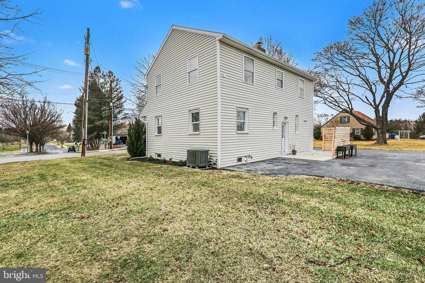 221 N Duke Street photo 22