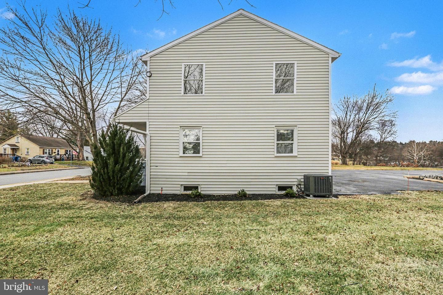 221 N Duke Street photo 23