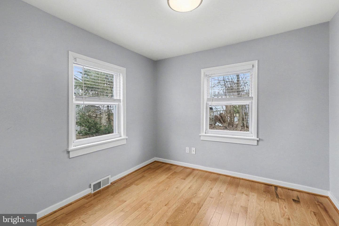221 N Duke Street photo 9