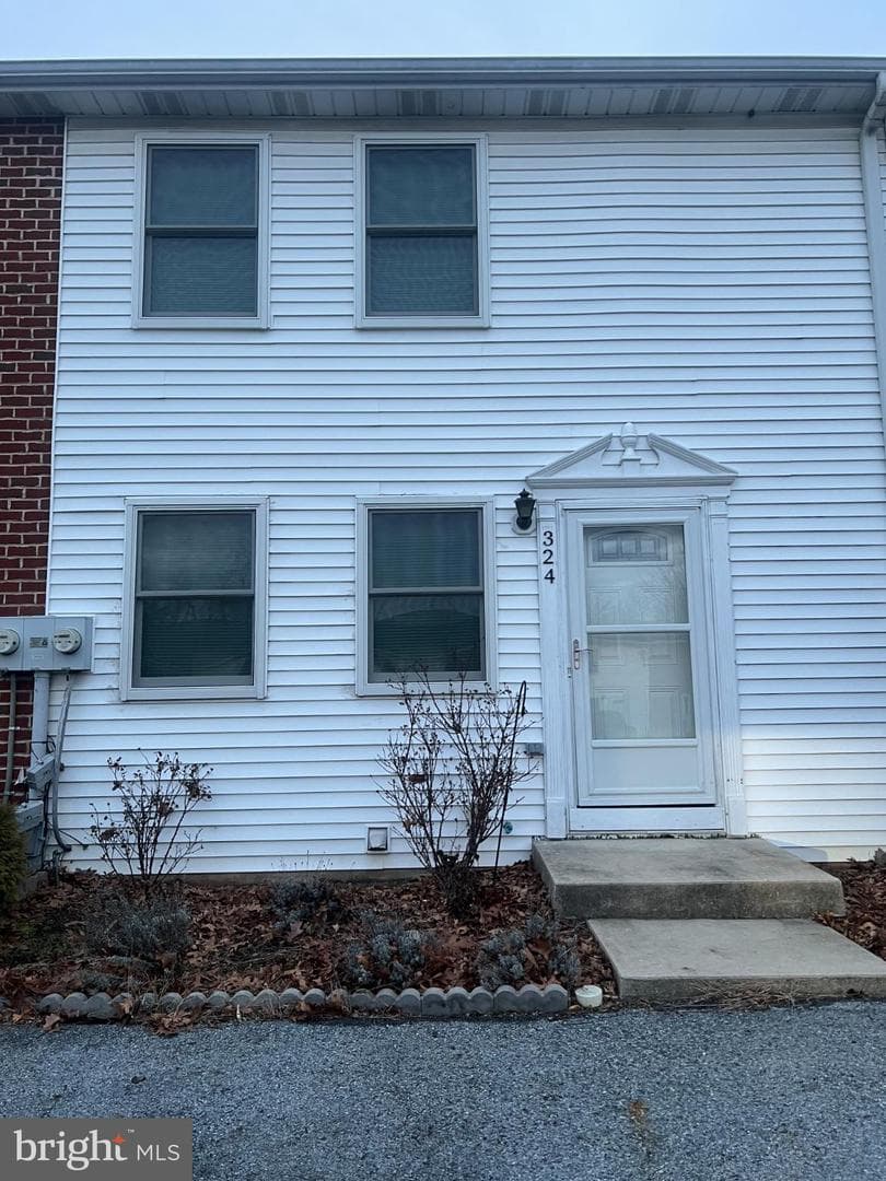 324 Lincoln Avenue photo 2