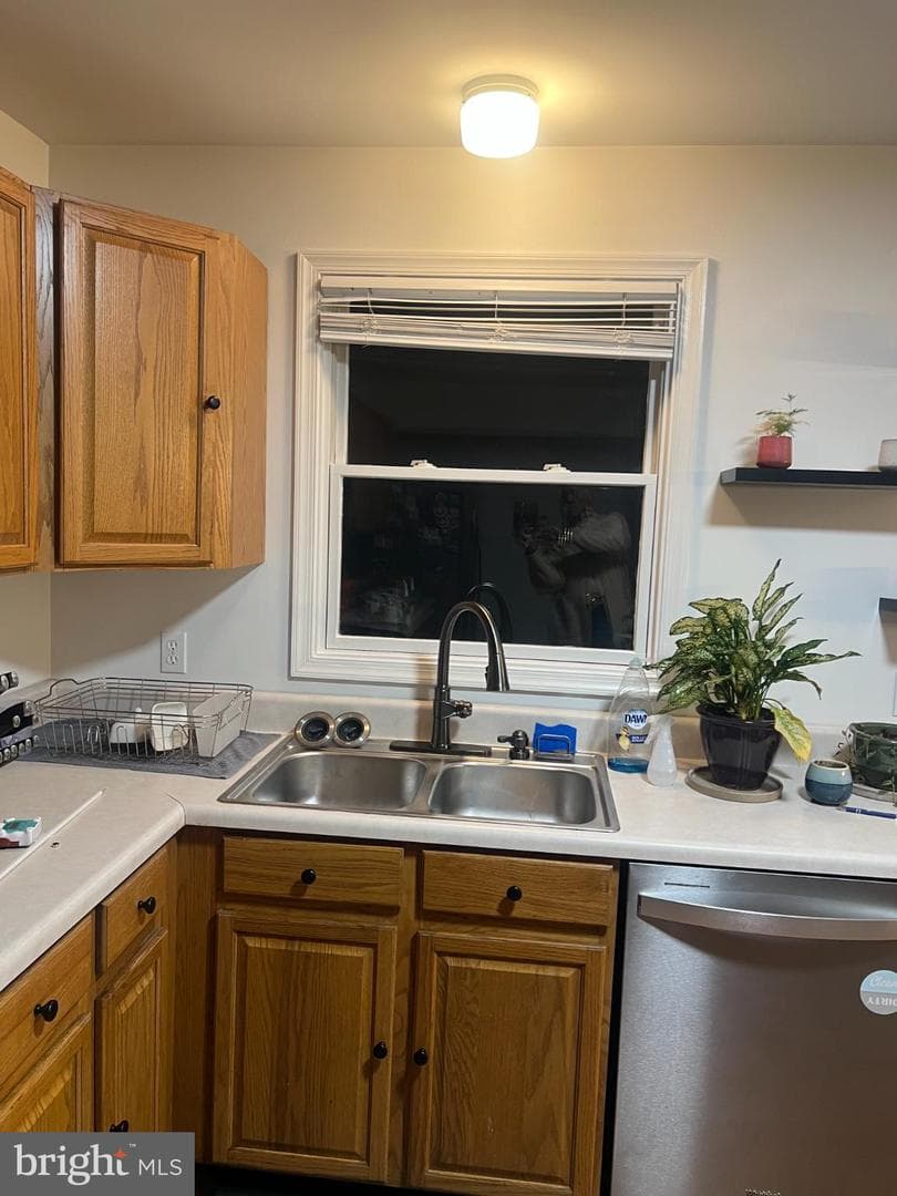 324 Lincoln Avenue photo 8