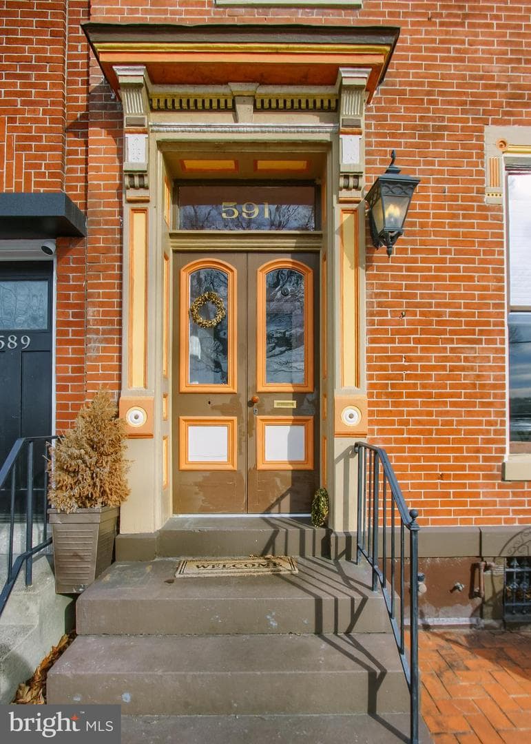 591 S Front Street photo 2