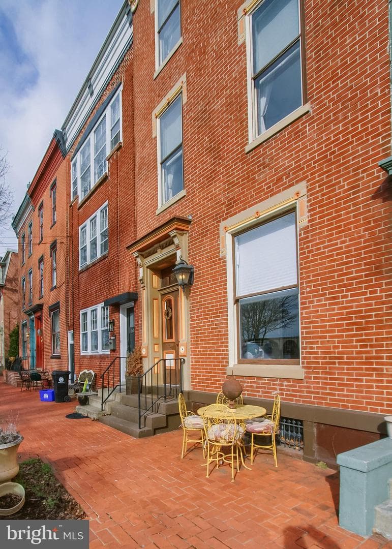 591 S Front Street photo 3