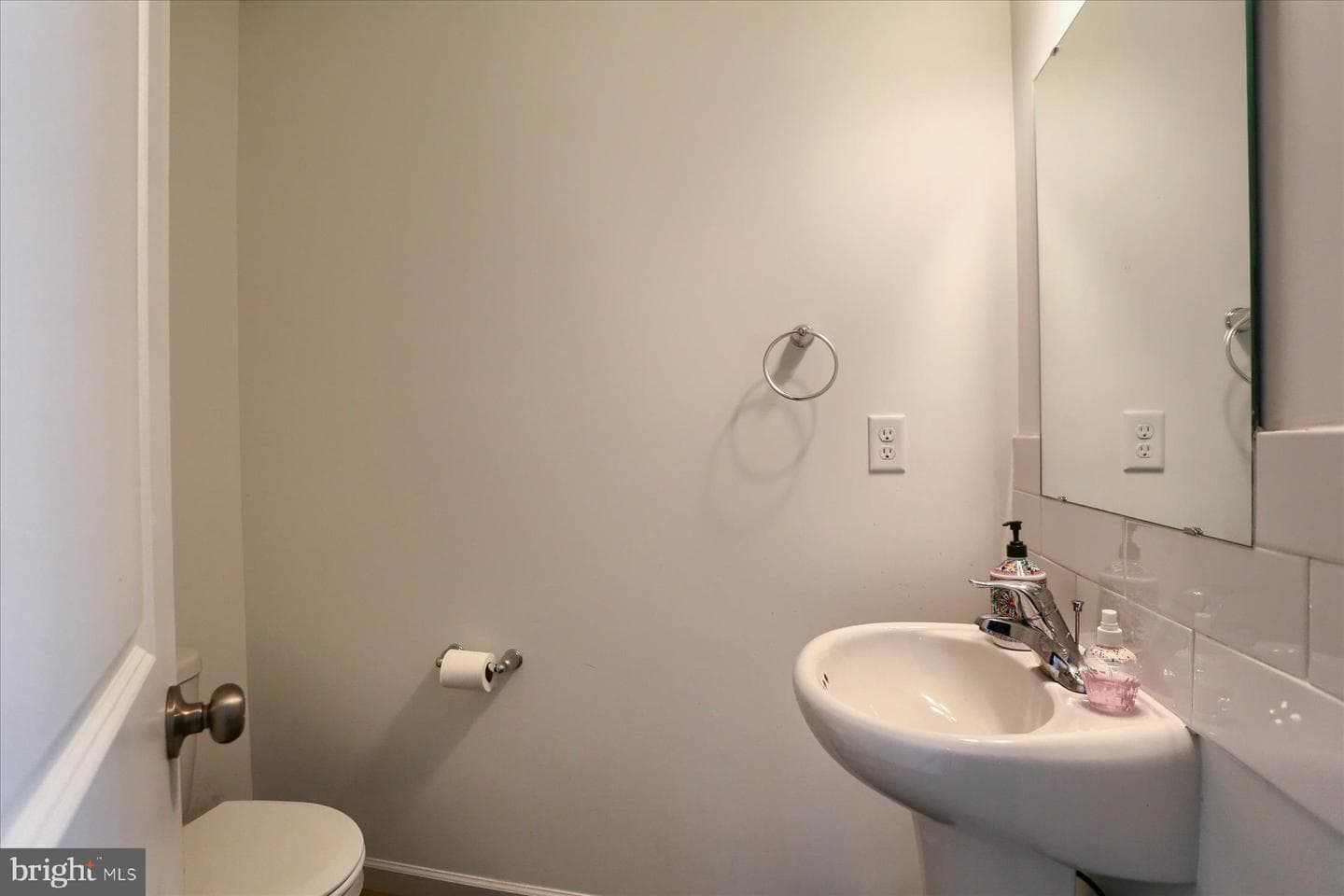 110 Emma Circle photo 5