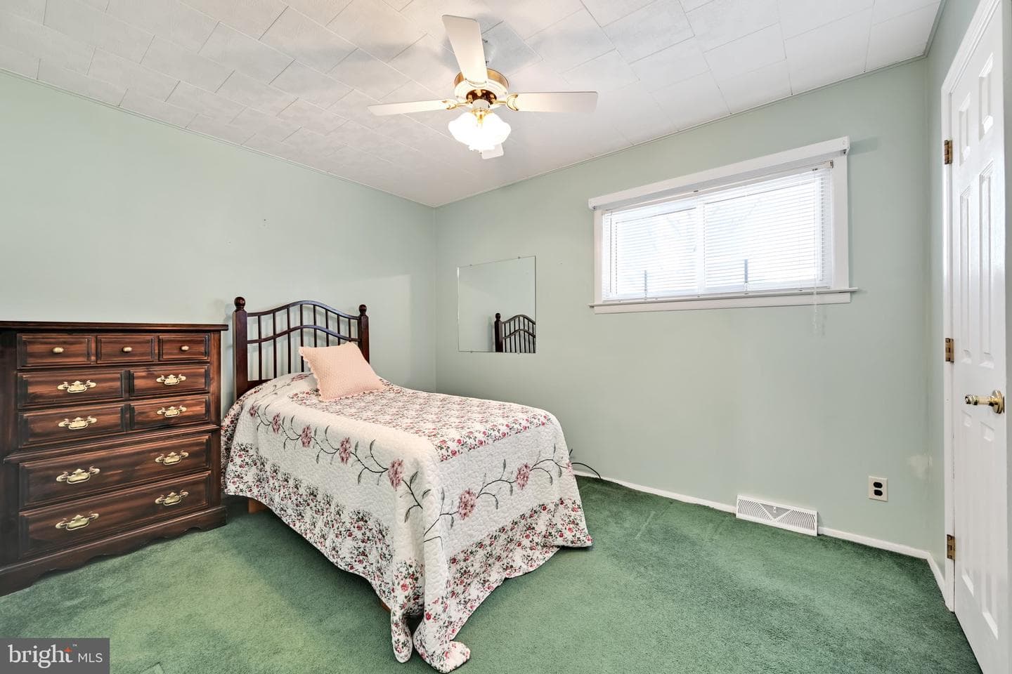 213 Hoffer Street photo 15