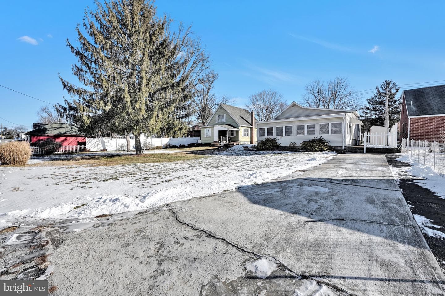 213 Hoffer Street photo 27