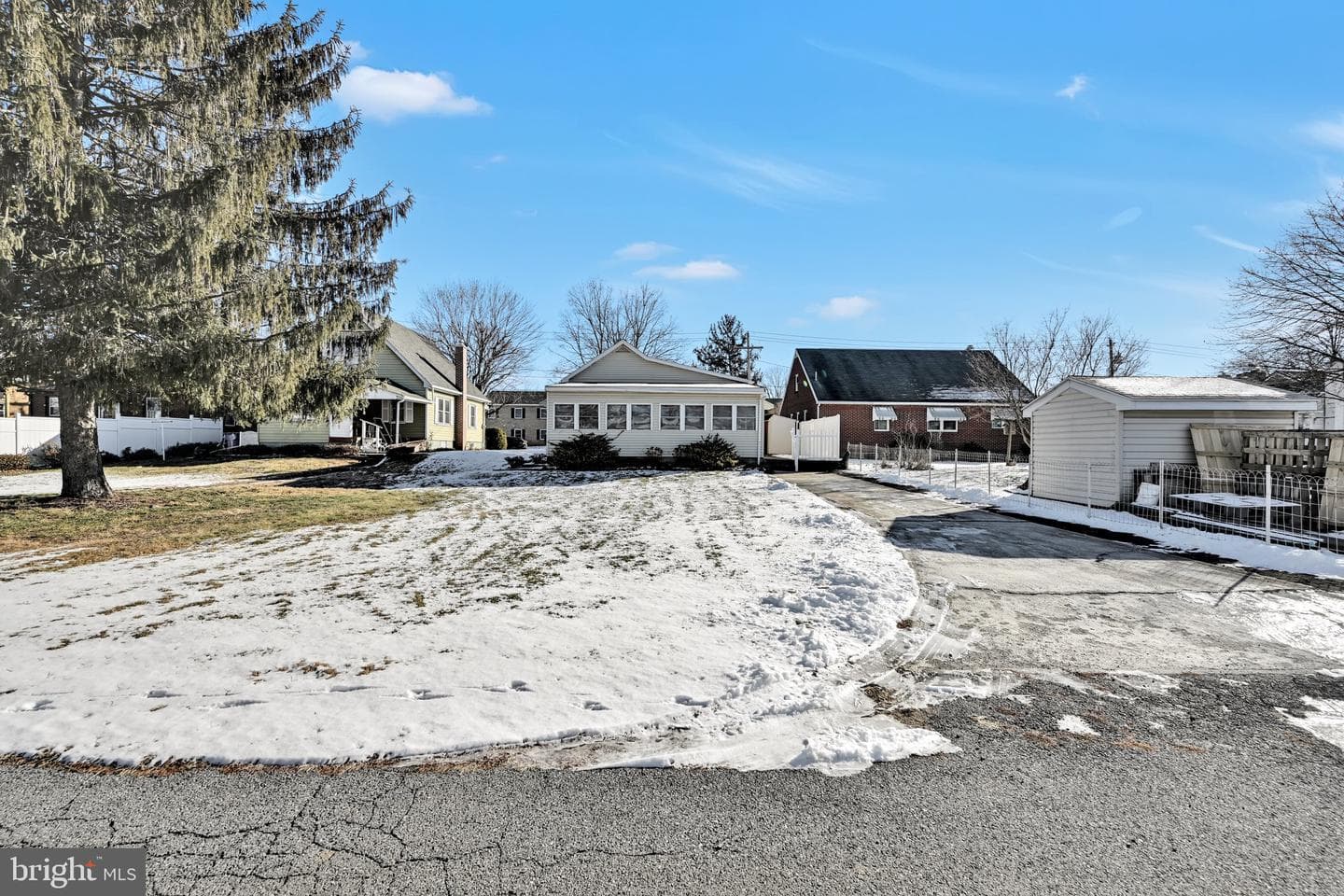 213 Hoffer Street photo 32