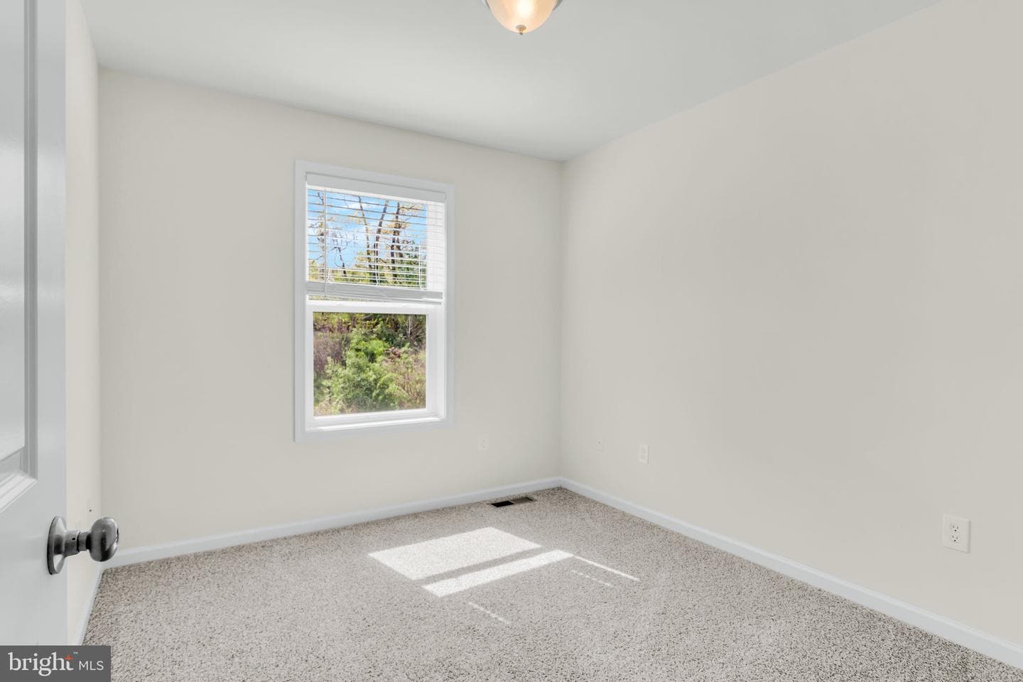 731 Gregs Dr photo 3