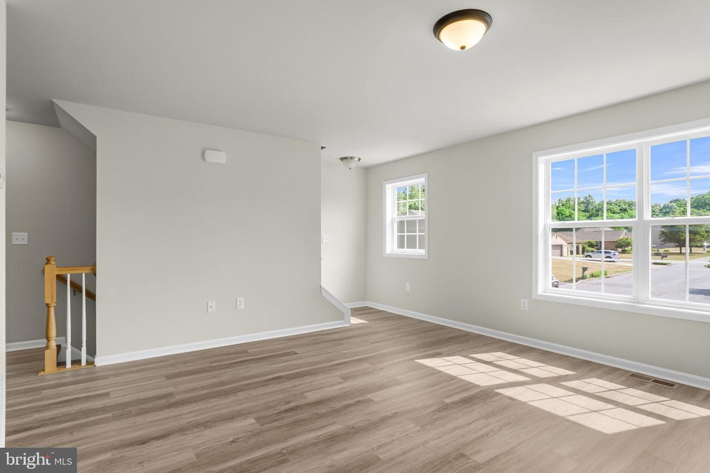 976 Gregs Drive photo 15