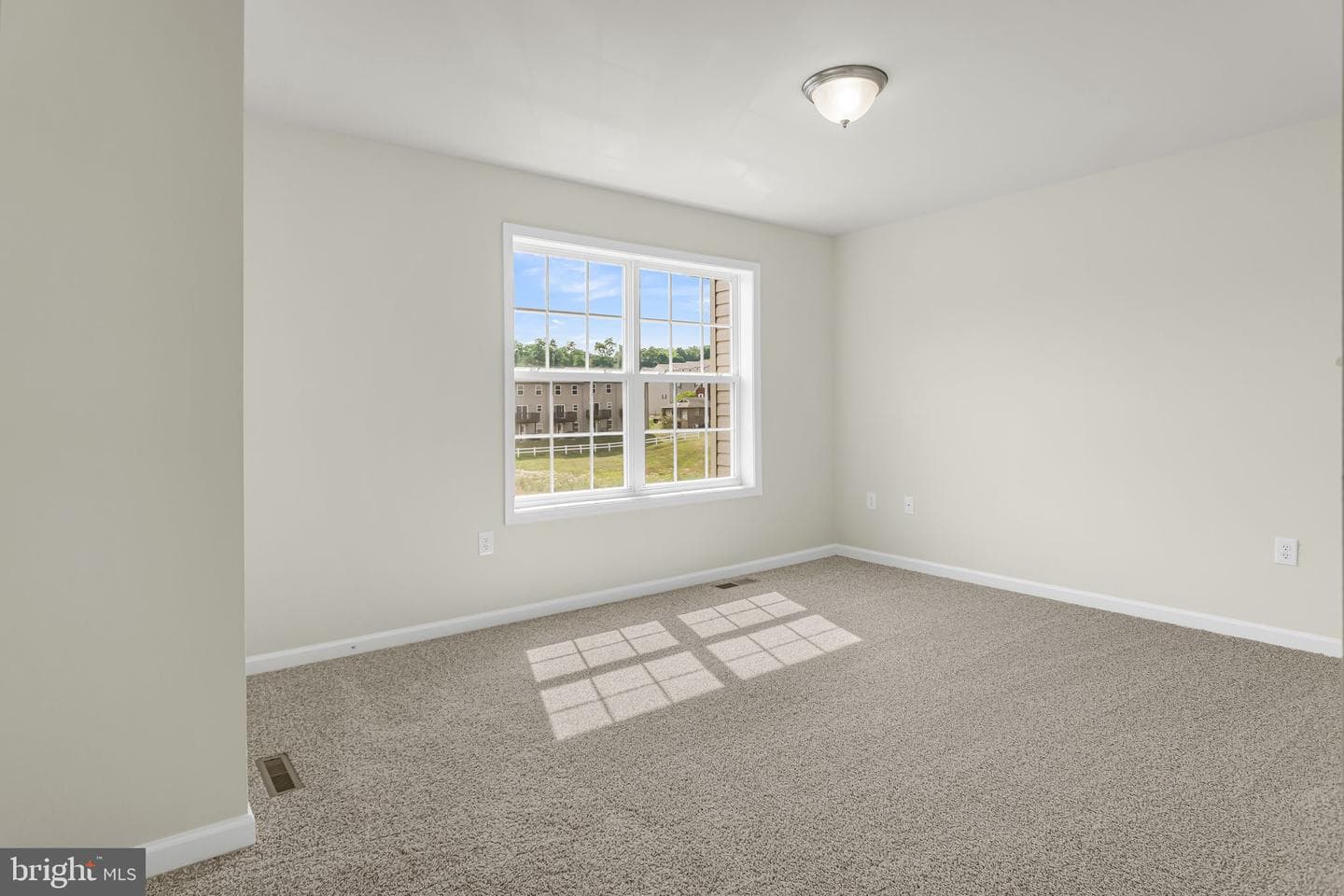 976 Gregs Drive photo 21