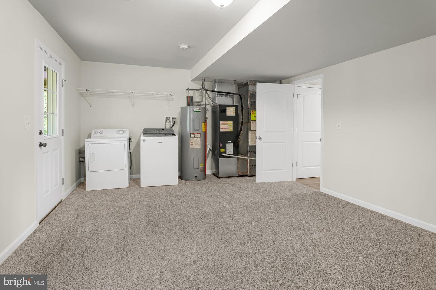 976 Gregs Drive photo 4