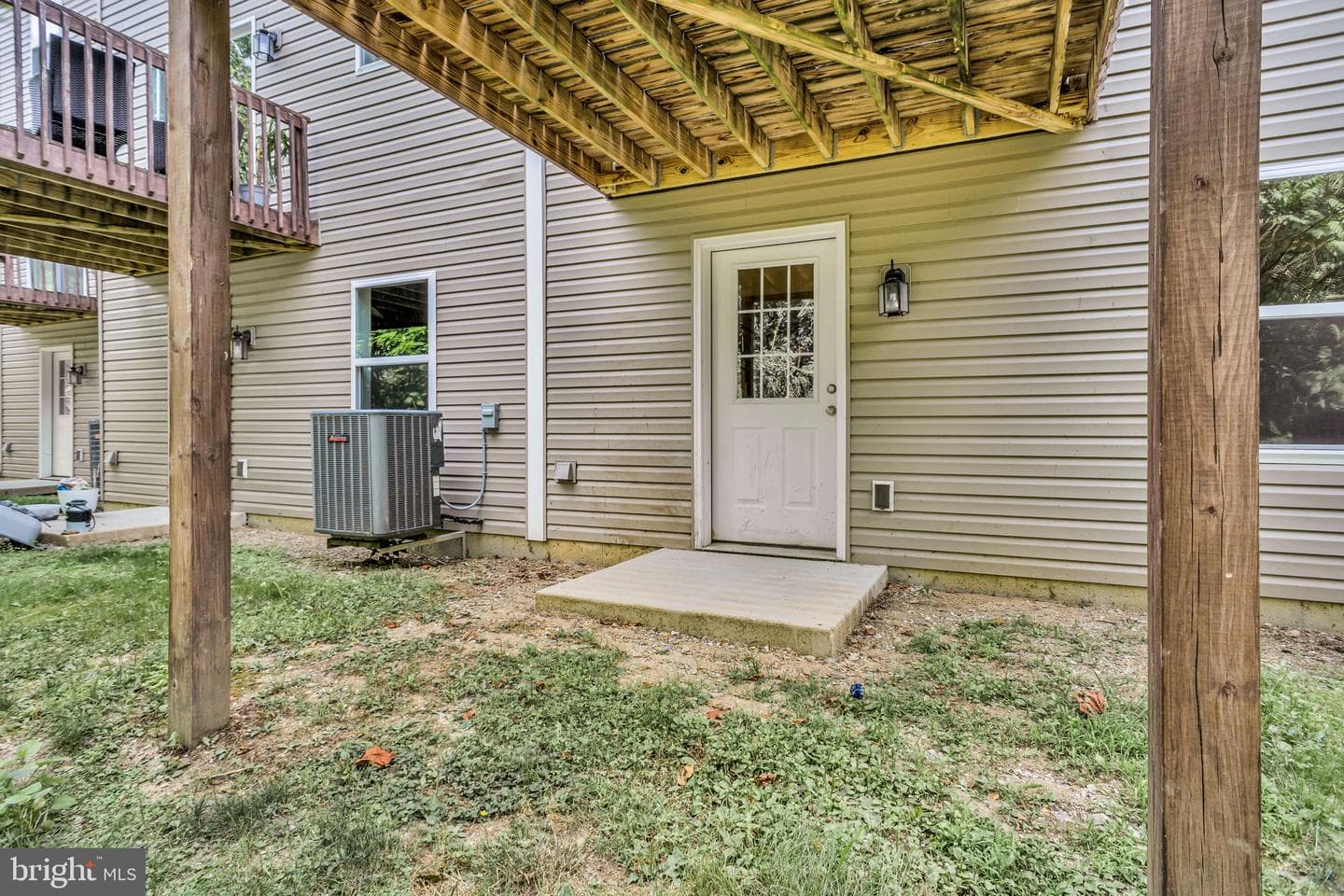 976 Gregs Drive photo 6