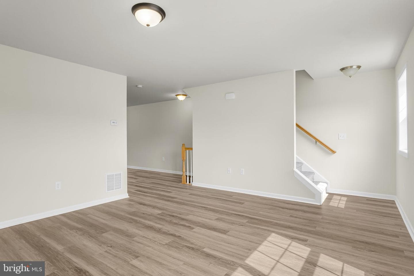 976 Gregs Drive photo 7