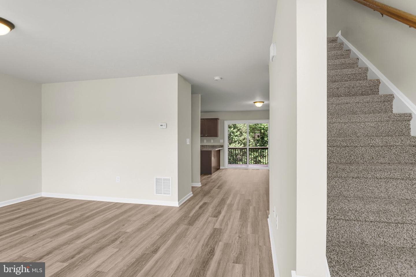 976 Gregs Drive photo 8