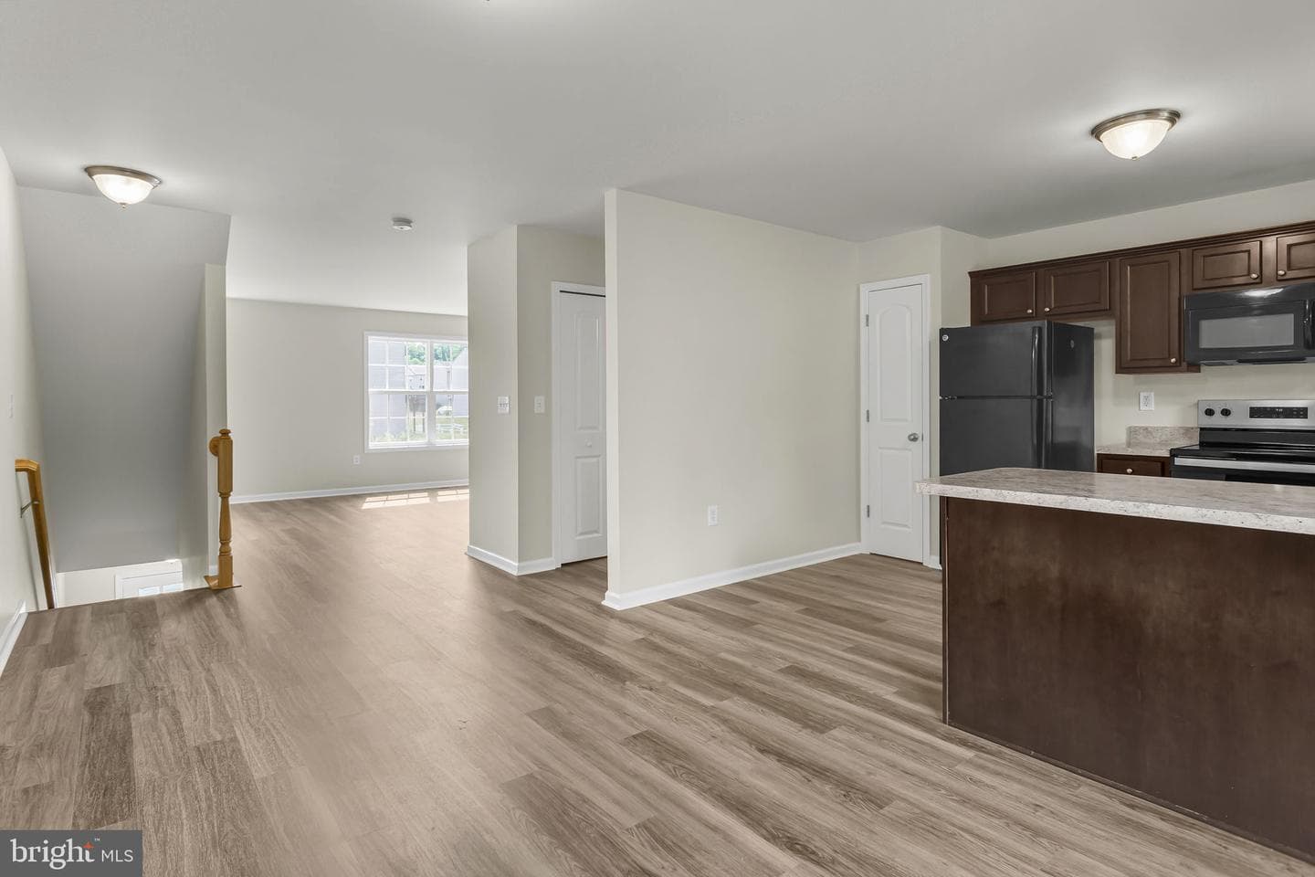 976 Gregs Drive photo 9