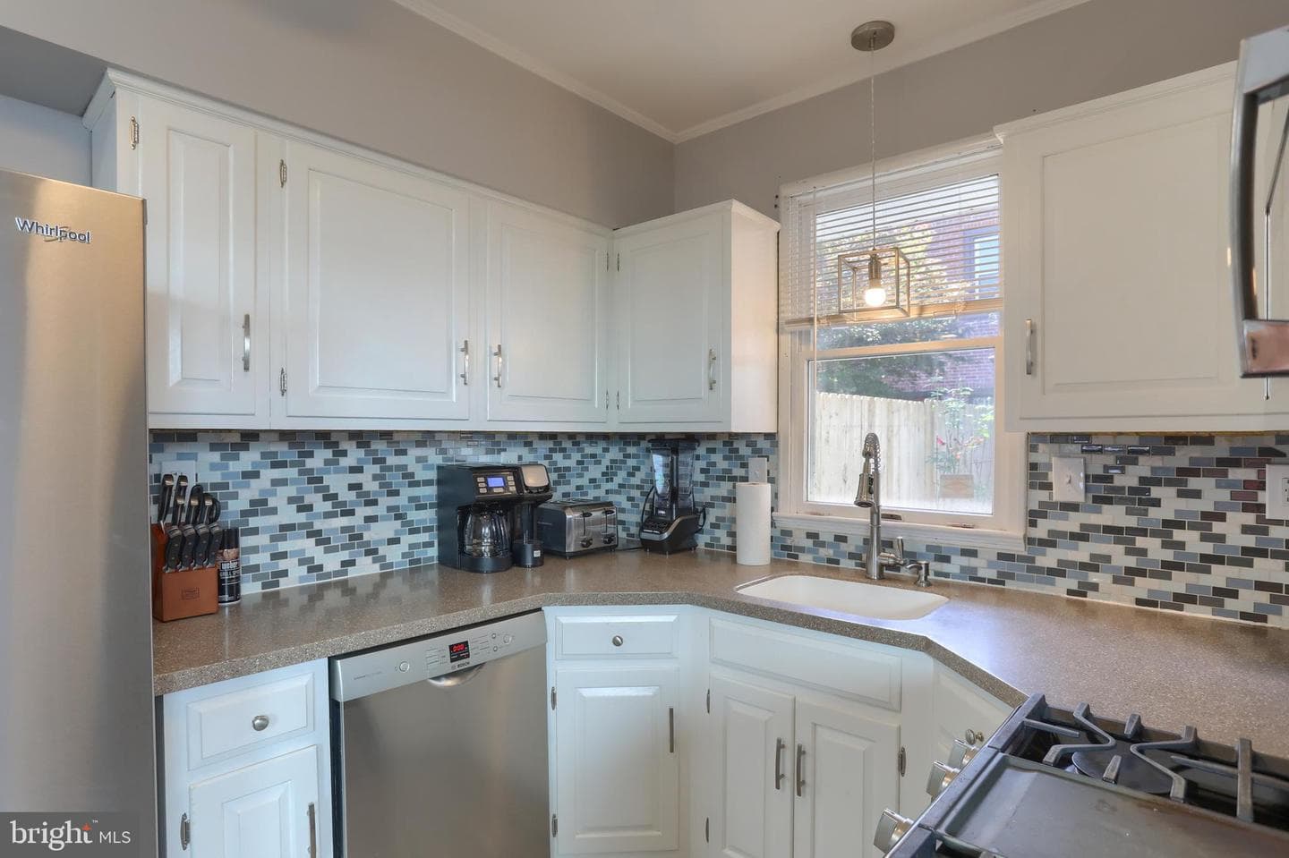 221 Verbeke Street photo 13