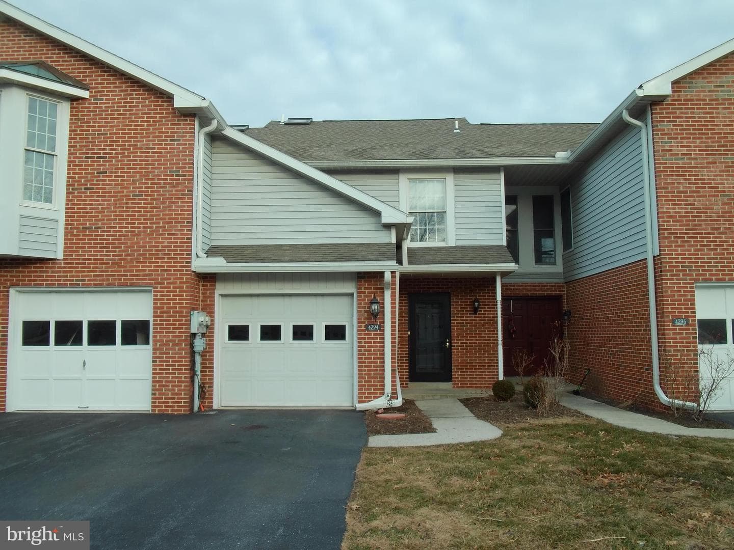 4294 Wimbledon Drive photo 1