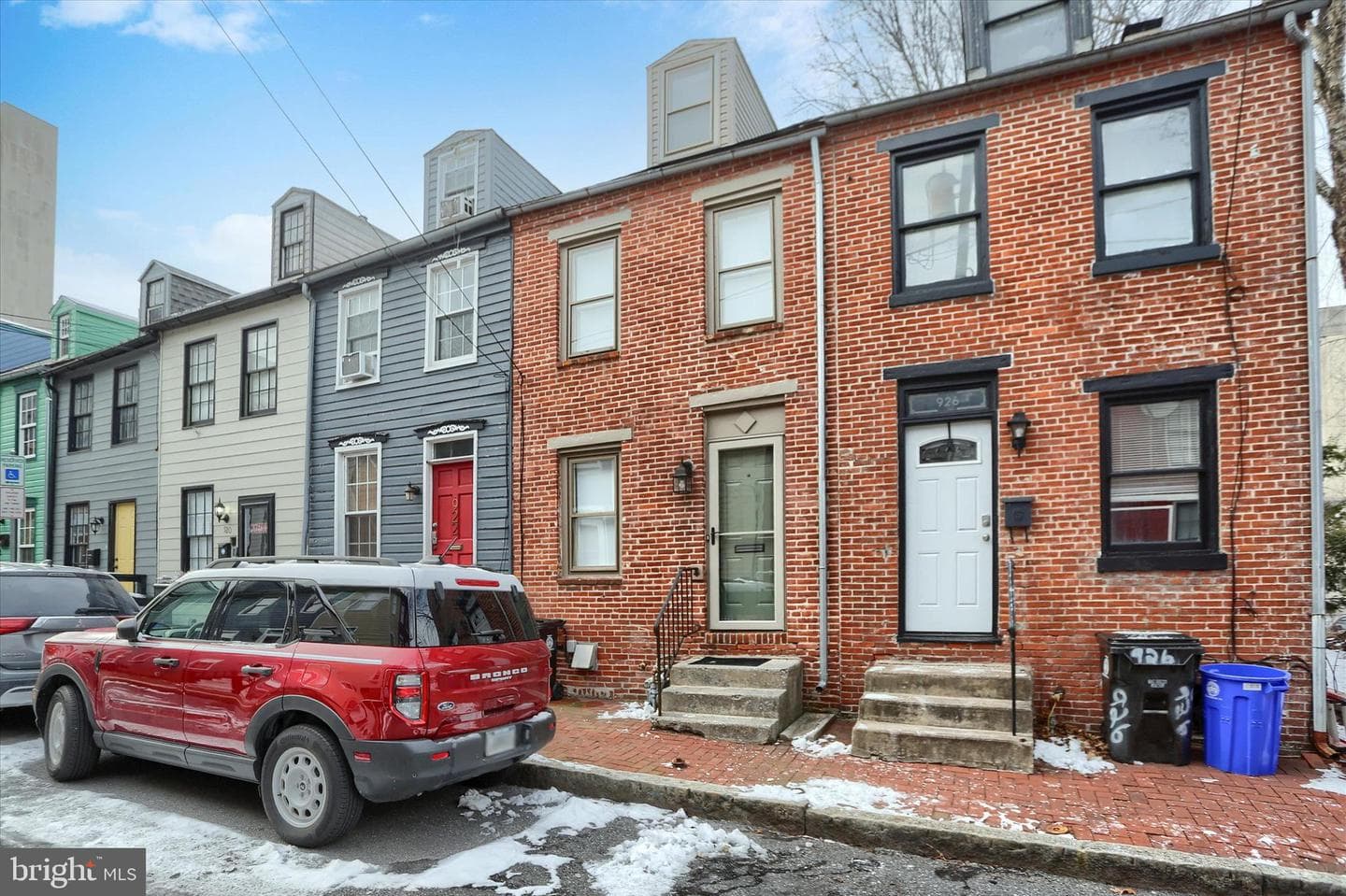 924 Grand Street photo 2