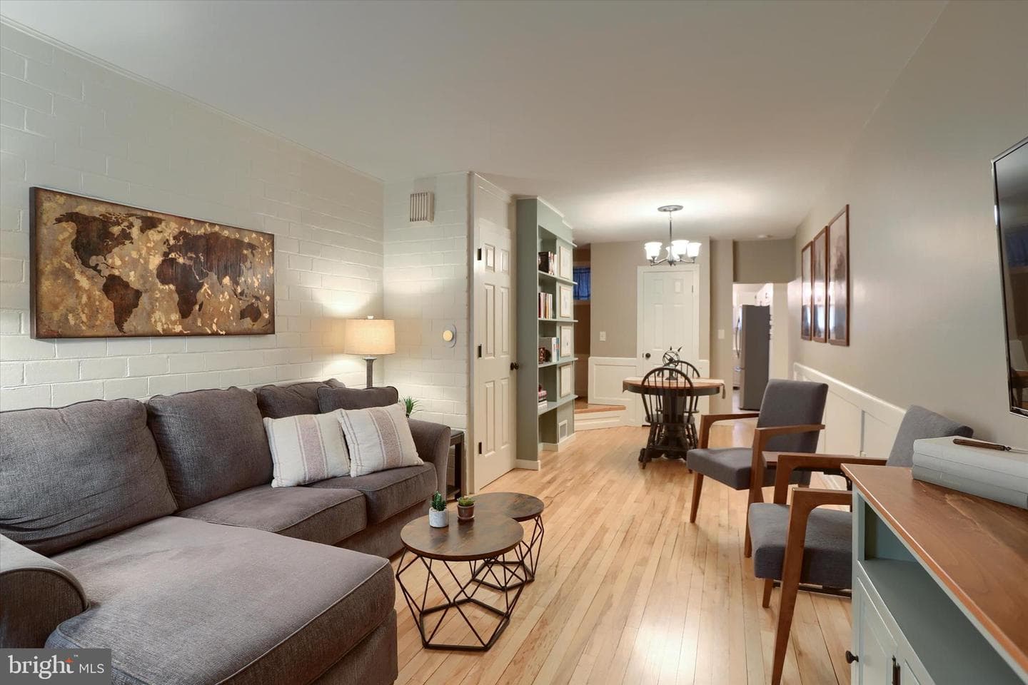 924 Grand Street photo 3