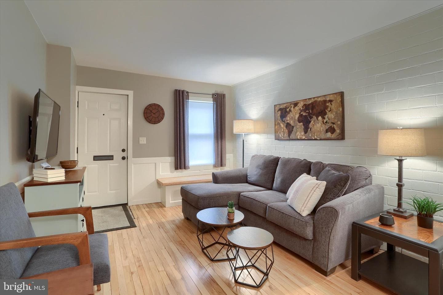 924 Grand Street photo 4