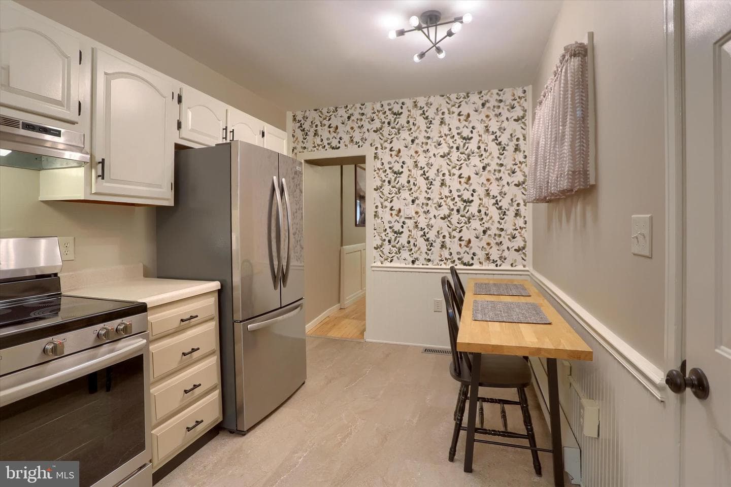 924 Grand Street photo 9