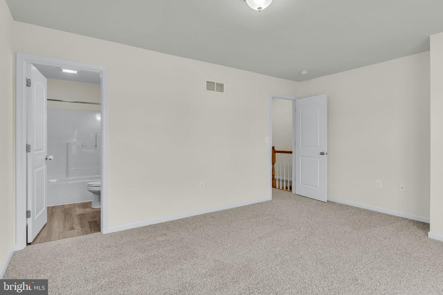 869 Gregs Drive photo 13
