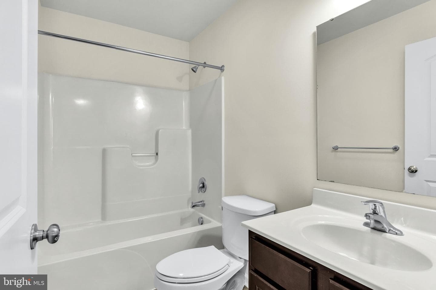 869 Gregs Drive photo 16