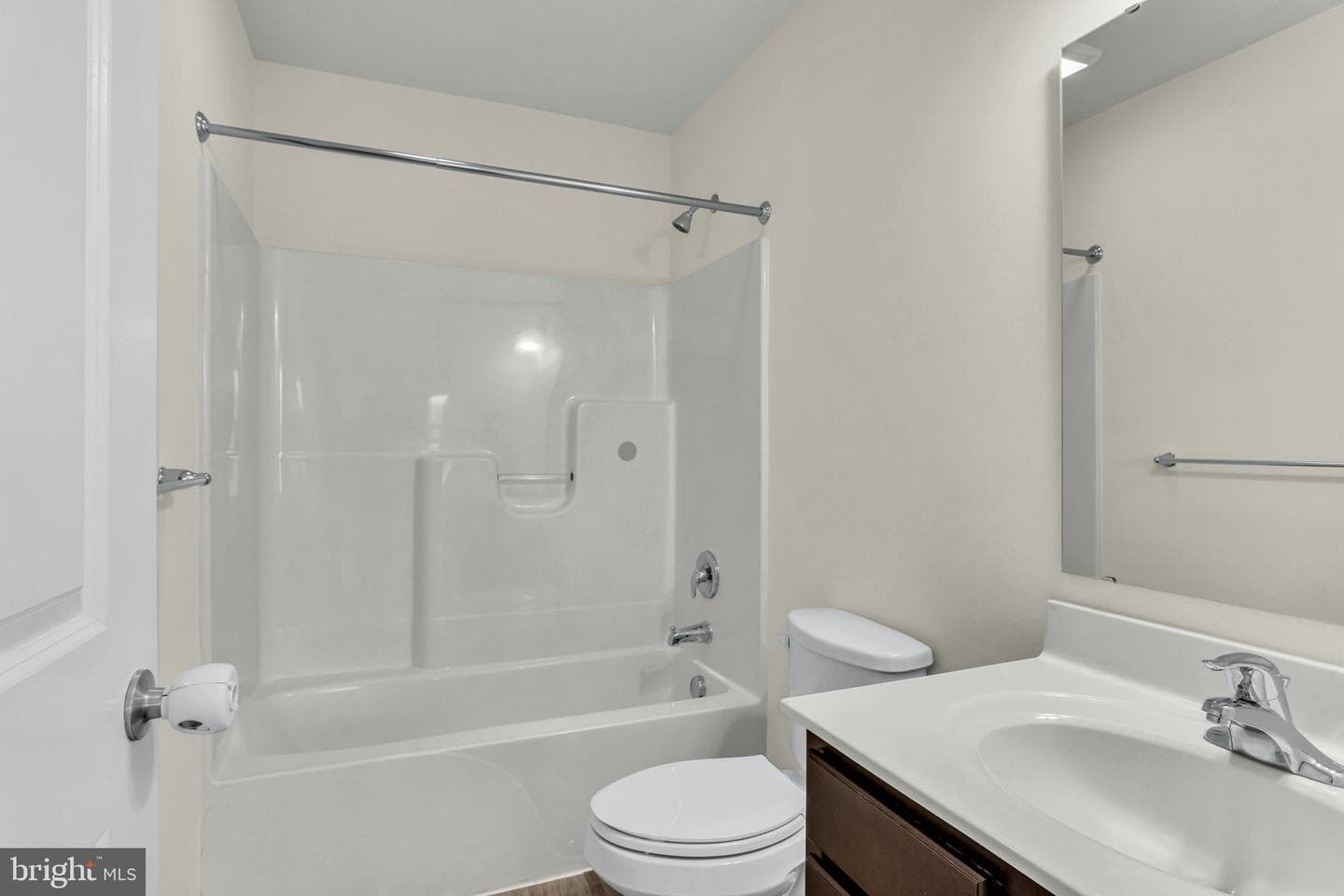 869 Gregs Drive photo 18