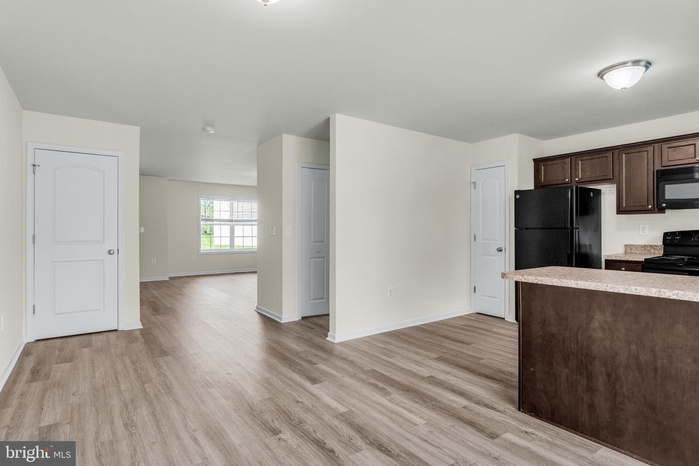 869 Gregs Drive photo 8