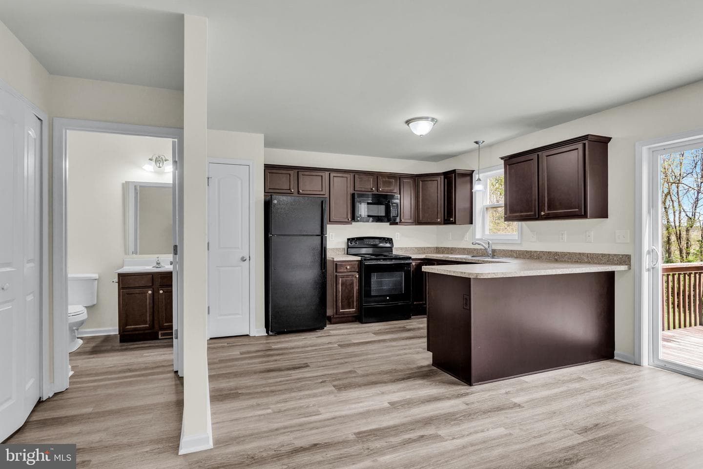 869 Gregs Drive photo 9