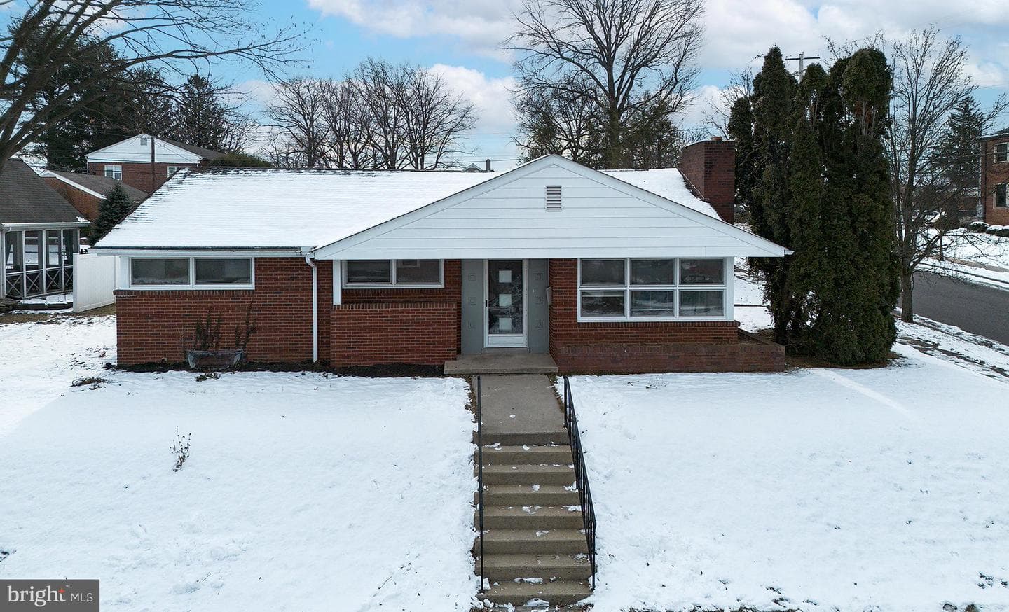 236 W Granada Avenue photo 1