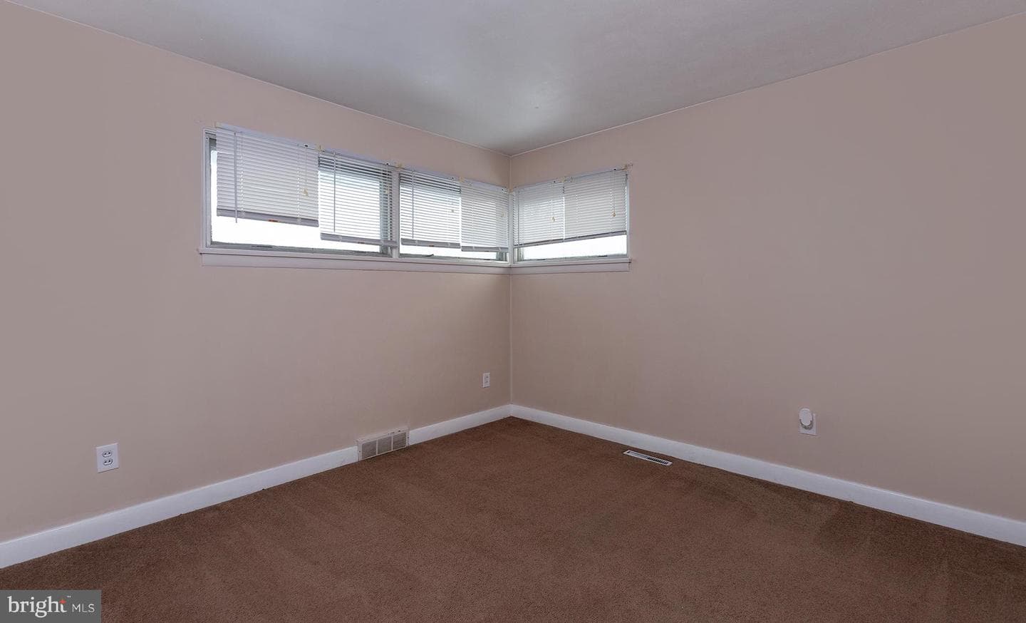 236 W Granada Avenue photo 19