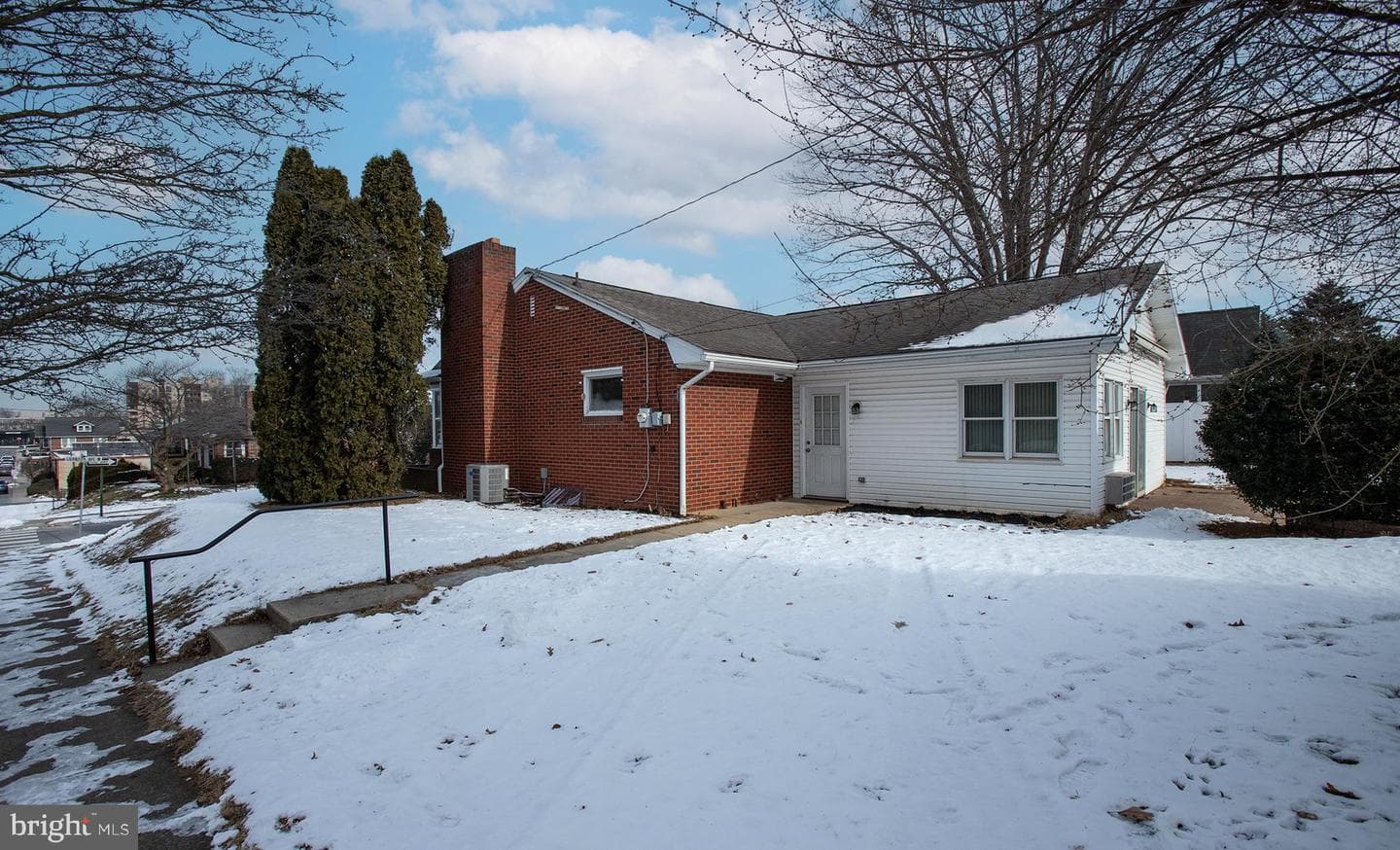 236 W Granada Avenue photo 30
