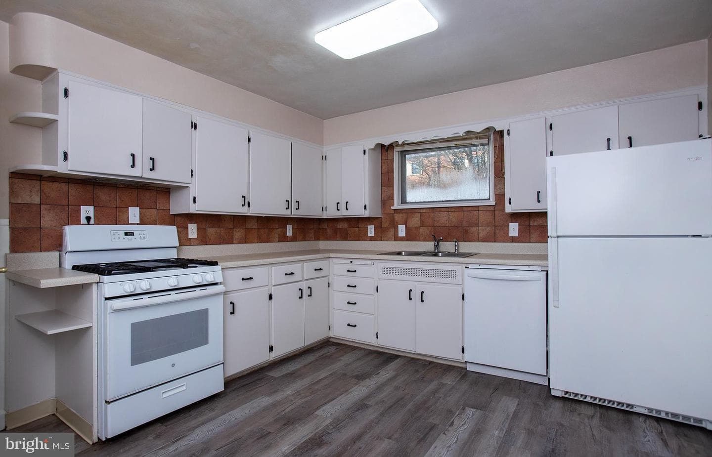 236 W Granada Avenue photo 9