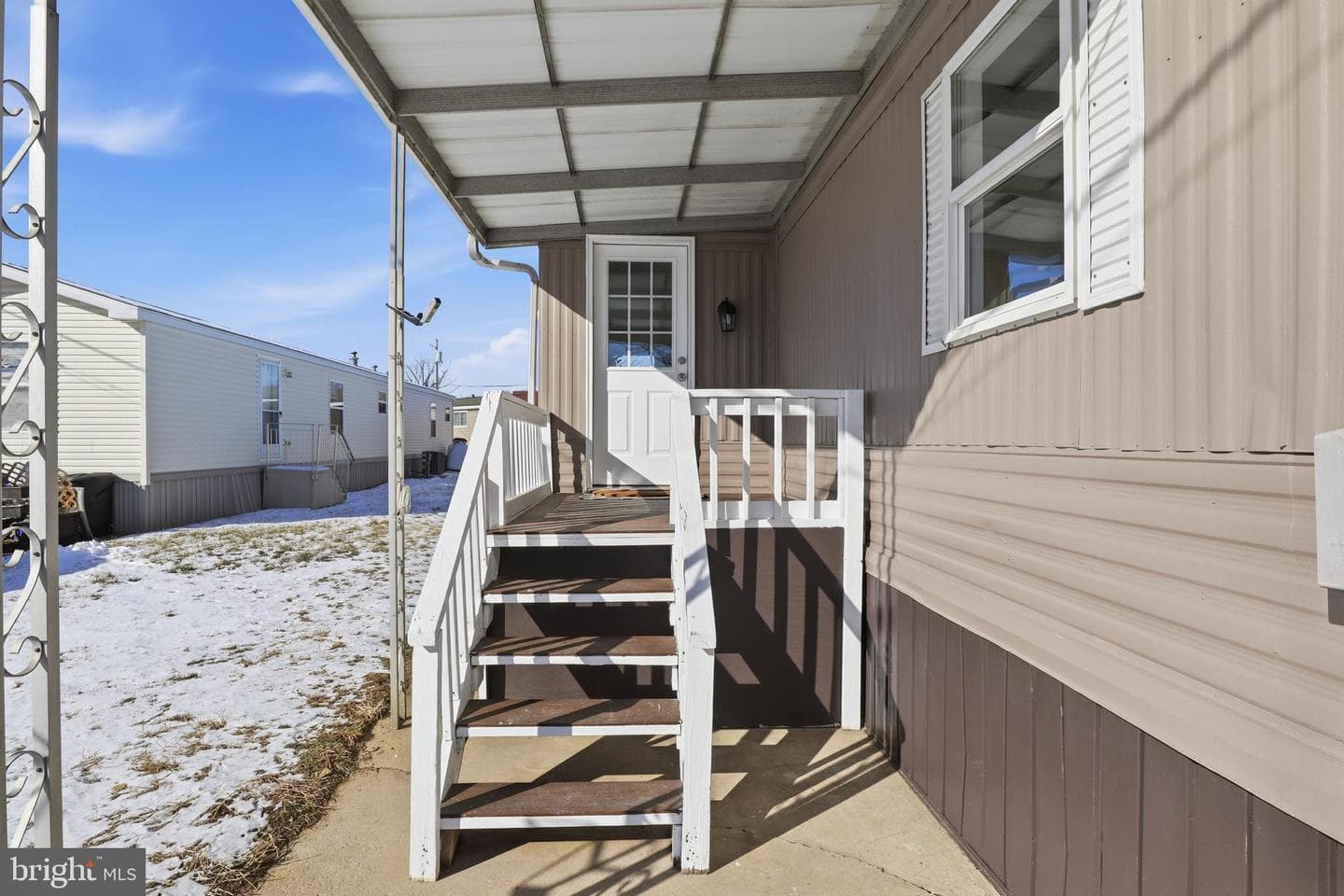 10 Caravan Court photo 3
