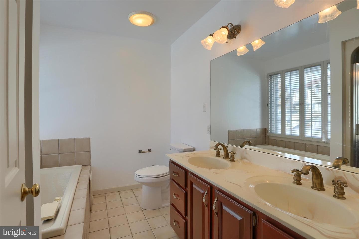 112 Graystone Drive photo 27