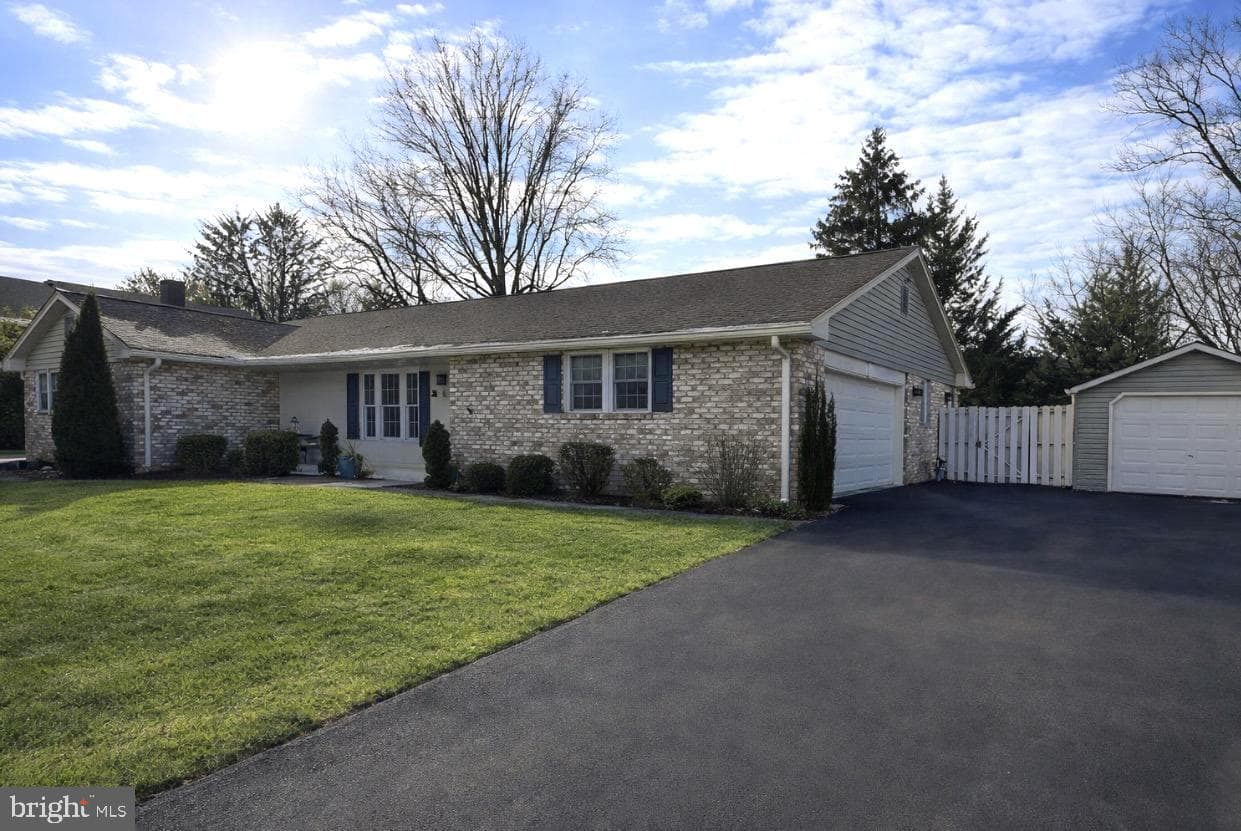 214 William Drive photo 2