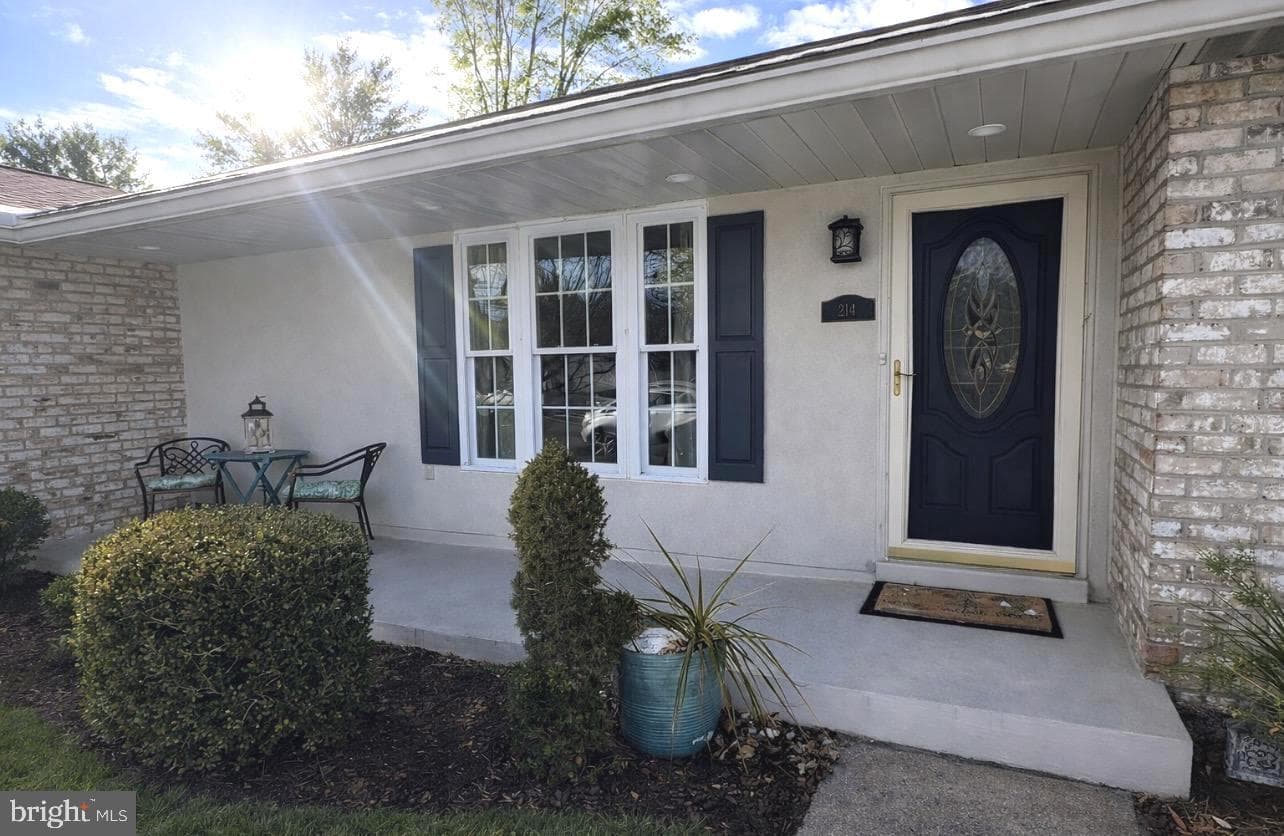 214 William Drive photo 3