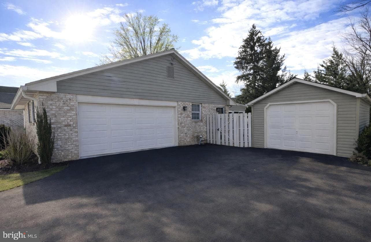 214 William Drive photo 4
