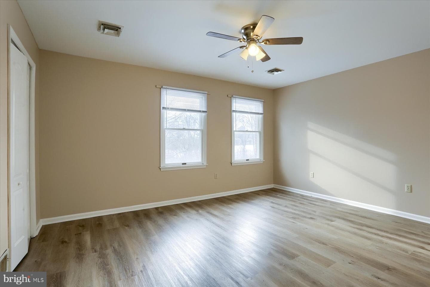 85 Fairfax Village photo 15