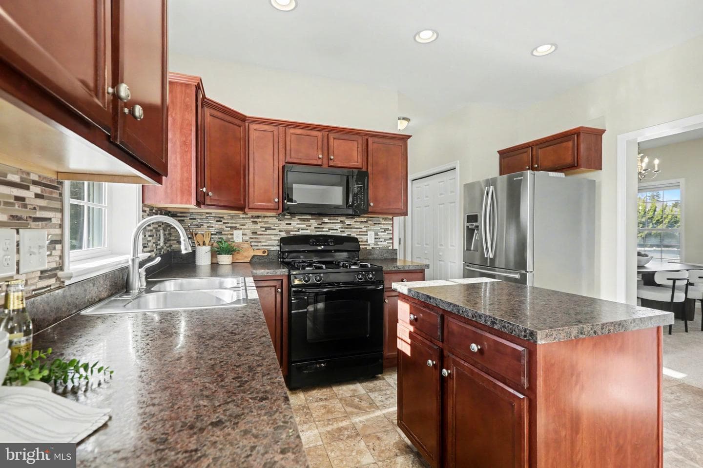 771 Hoffman Drive photo 9