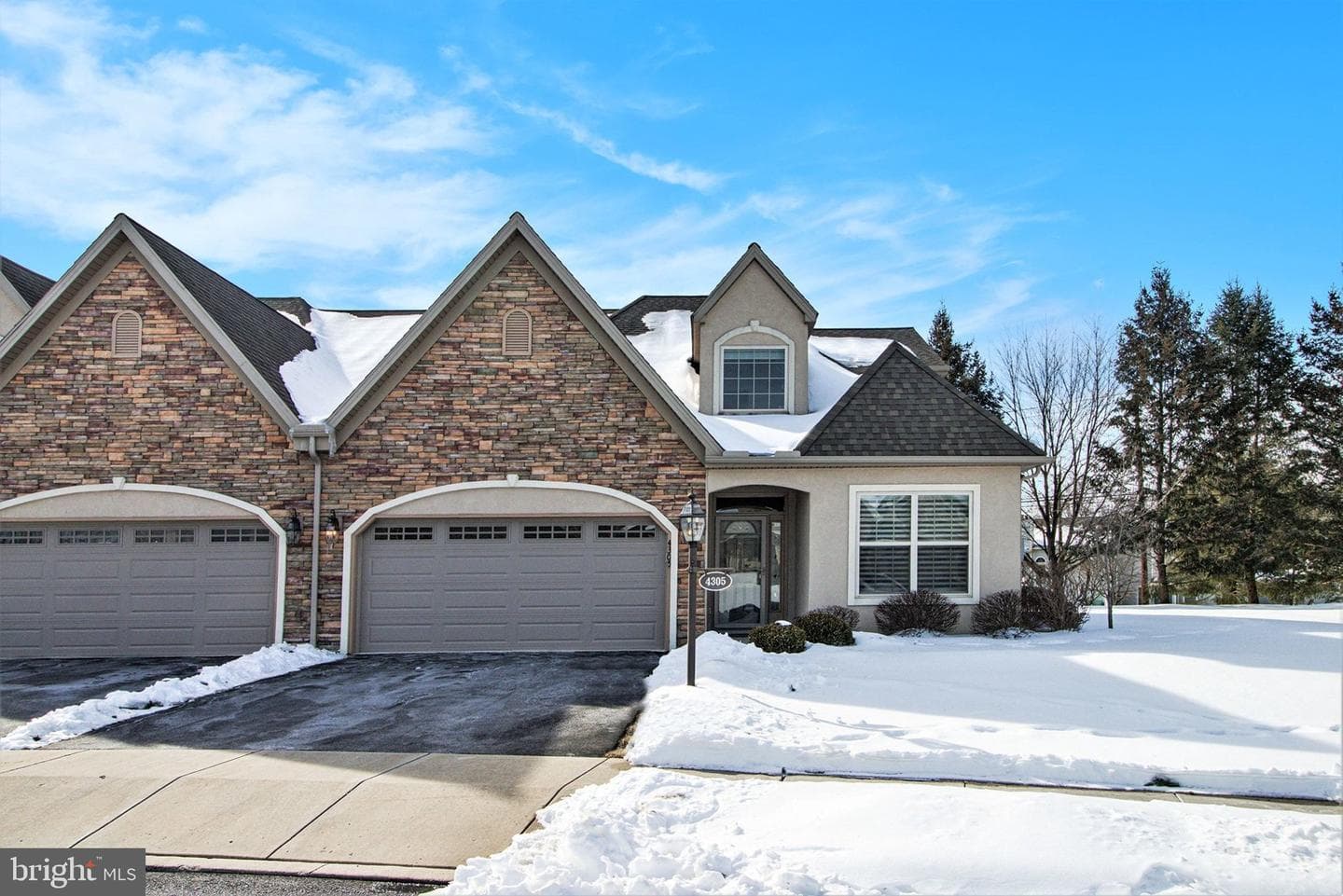 4305 Stoneleigh Court photo 1
