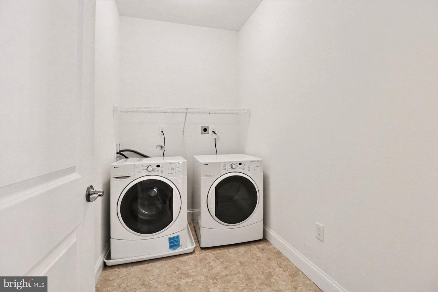 4305 Stoneleigh Court photo 18