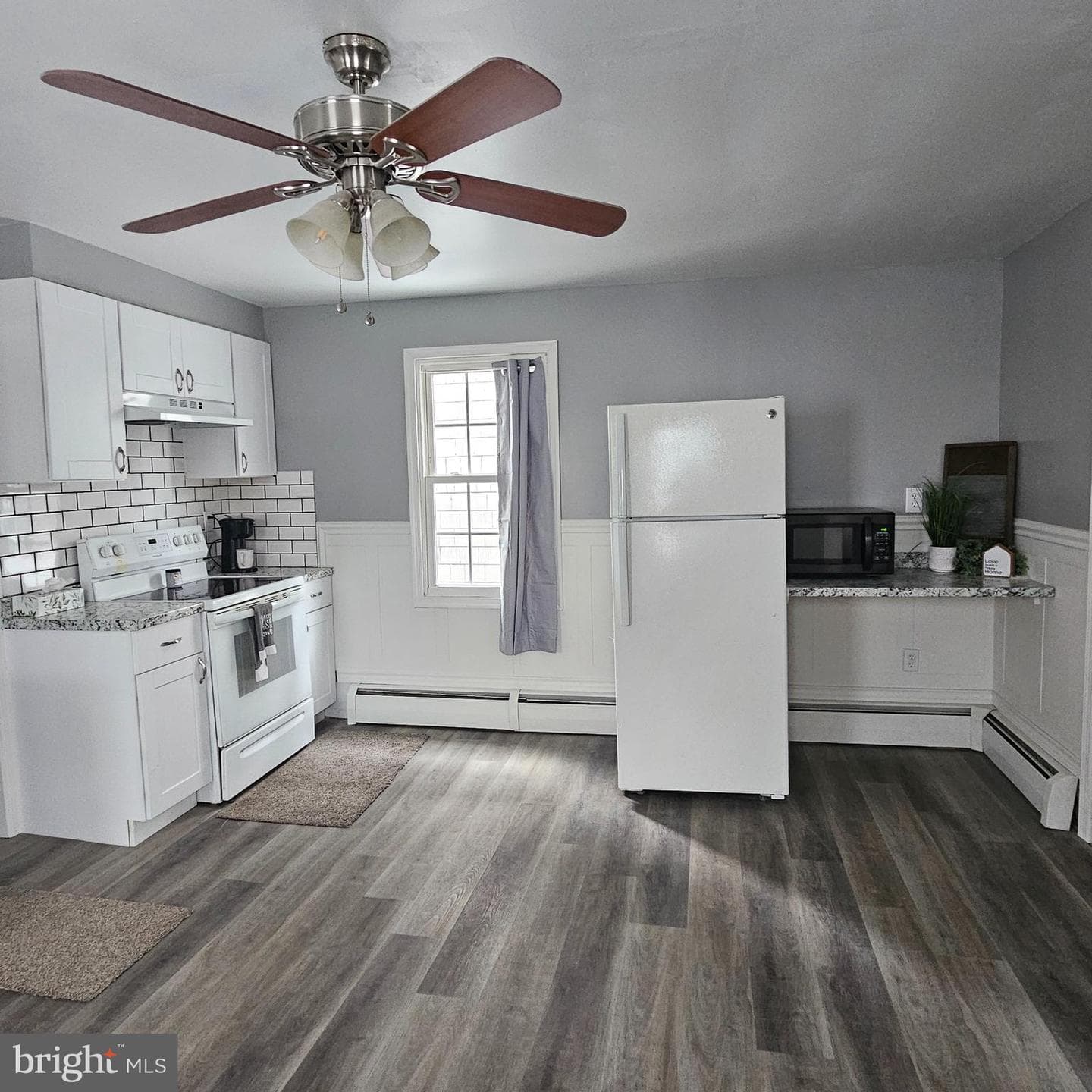 426 Center Street photo 8