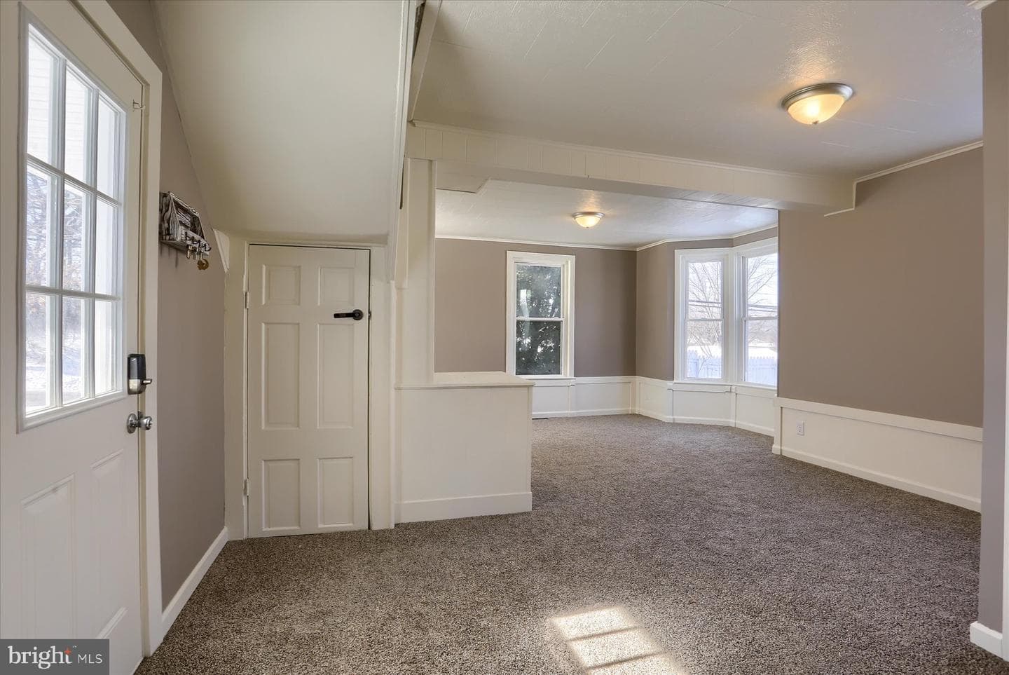 801 N Mountain Road photo 16